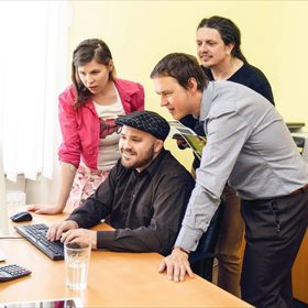 Začátky agentury – tým nad prvními projekty v původní kanceláři