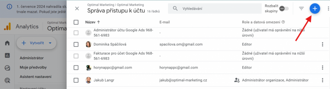 Google Analytics: Šipka ukazuje na záložku Přidání uživatelů